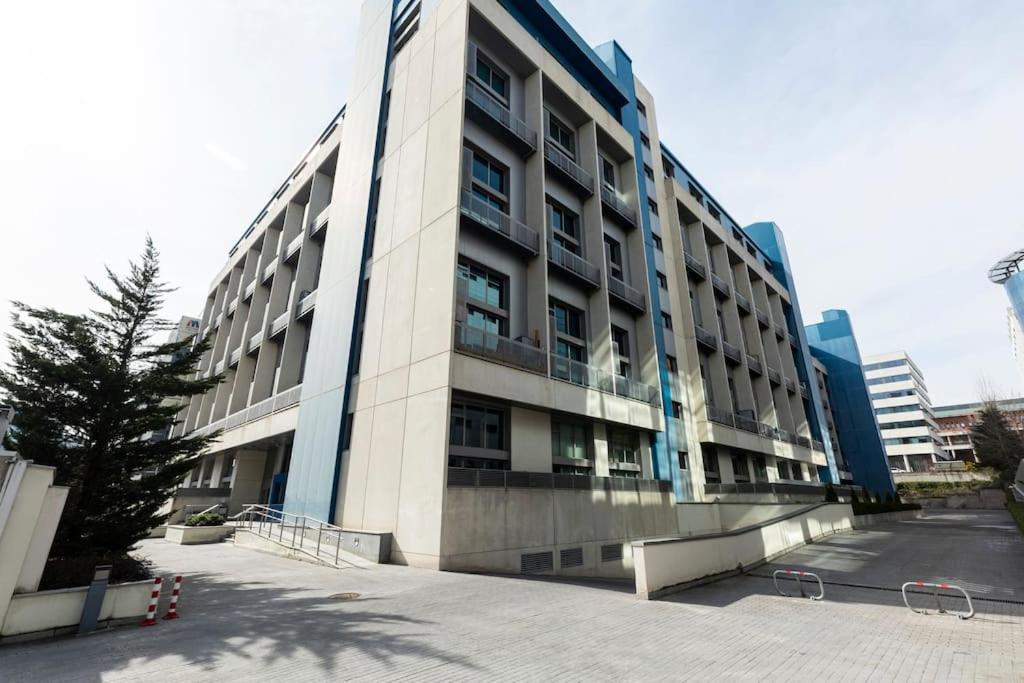 Oshun Sanchinarro II Lofts & Midstay Madri